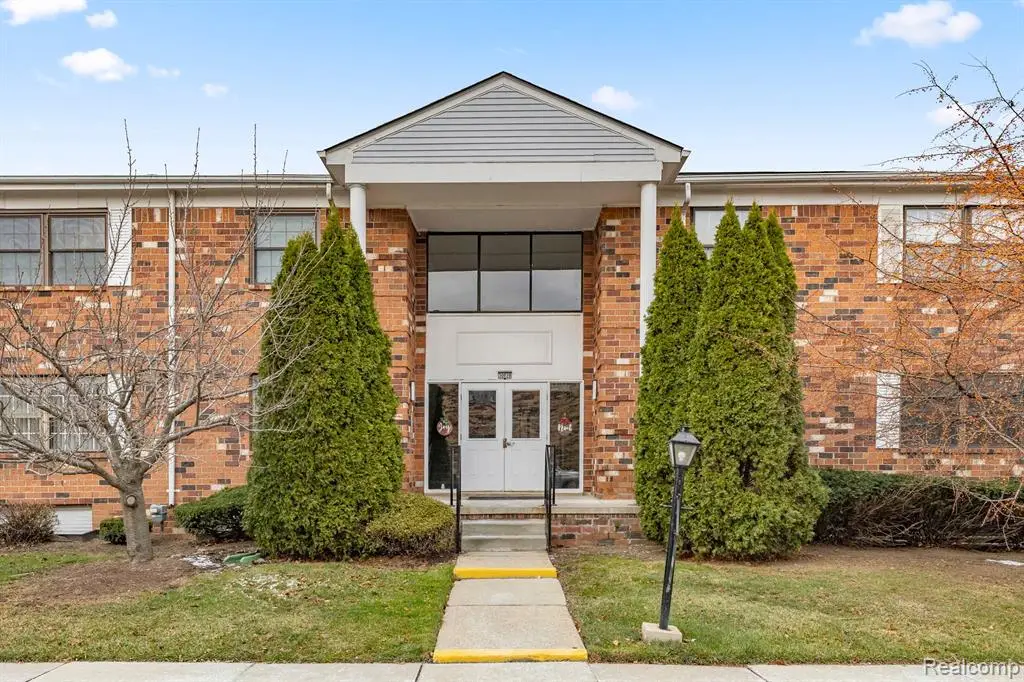 30030 Wildbrook #102, Southfield, MI  - Image #1