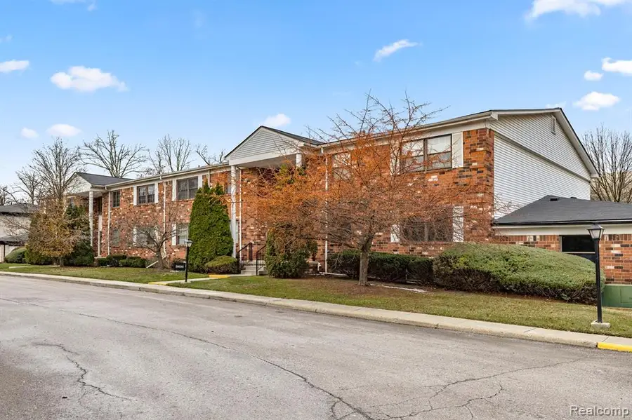 30030 Wildbrook #102, Southfield, MI  - Image #3