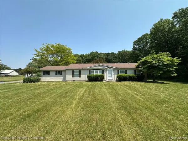 8049 Mckinley, Clay, MI 