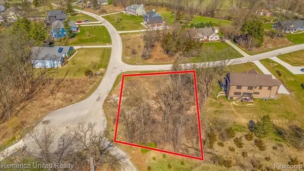 10537 Oak Forest, South Lyon, MI 48178