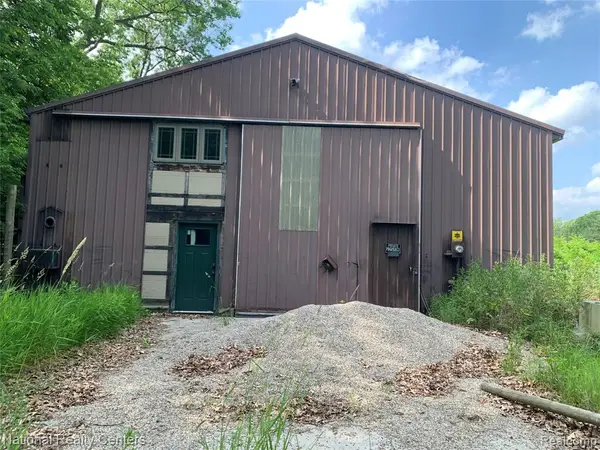 8655 Buckland, South Lyon, MI 