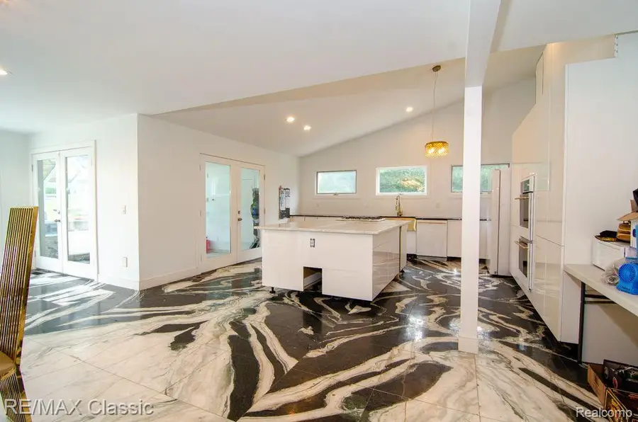 3865 Stonecrest, West Bloomfield, MI  - Image #3