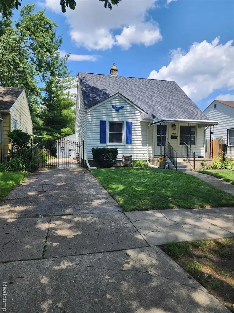 1429 E Milton, Hazel Park, MI  - Image #2