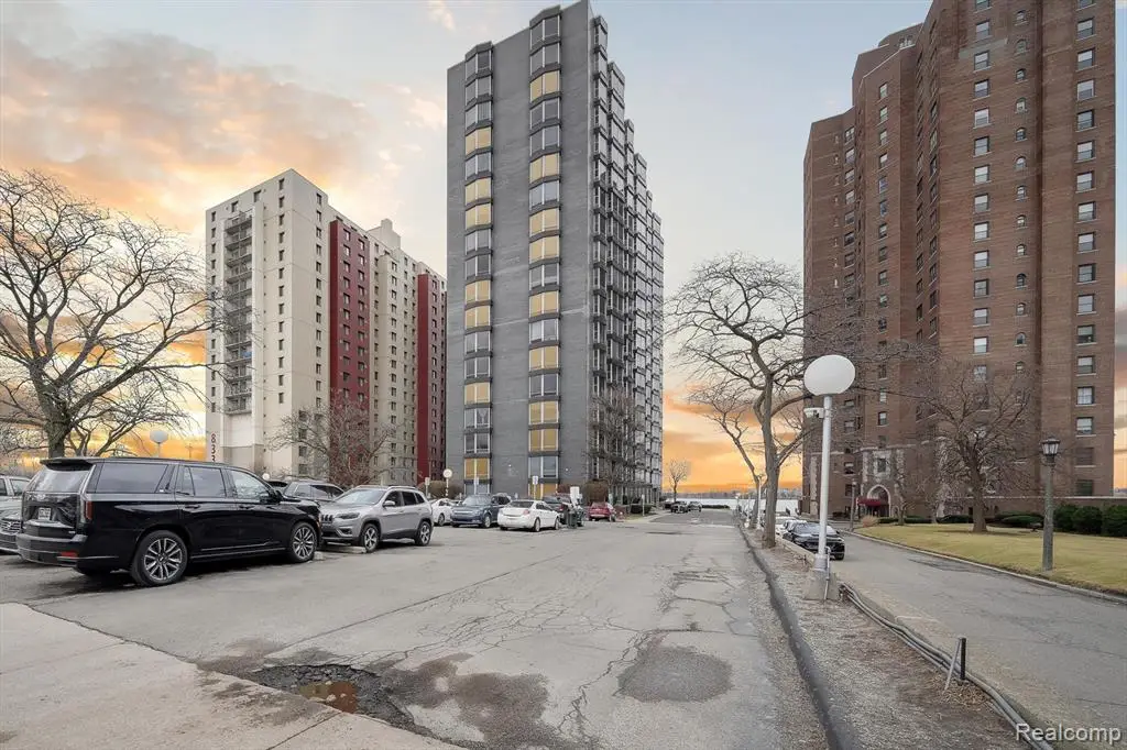 8200 E Jefferson #1202, Detroit, MI 48214 - Image #1
