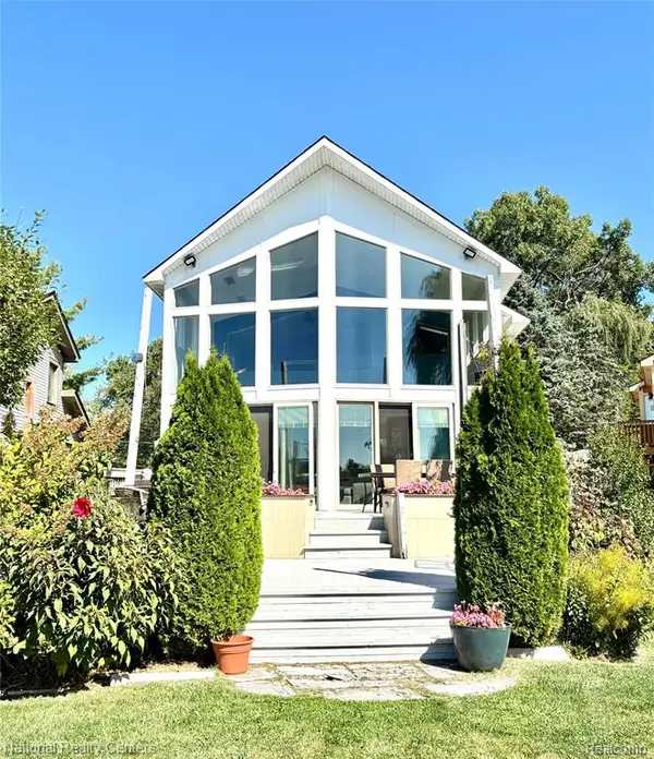 8871 Lakeview, White Lake, MI 