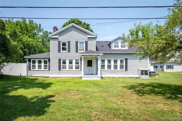 2218 Wixom, Commerce Twp, MI 