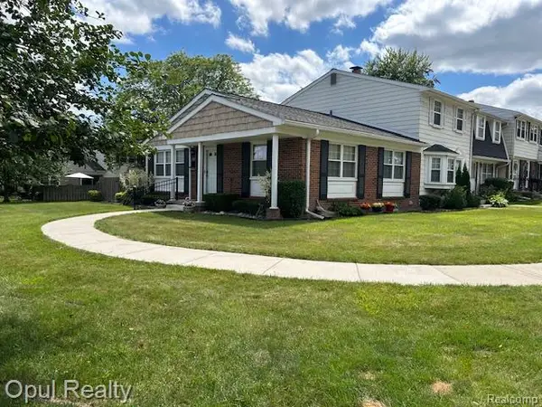 19663 Ironwood, Northville, MI 