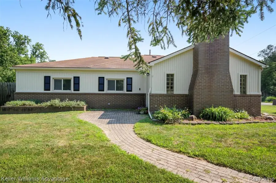 32671 Cadillac, Farmington Hills, MI  - Image #2