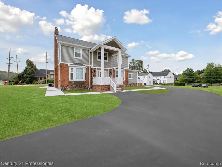 21120 Halsted, Farmington Hills, MI  - Image #2