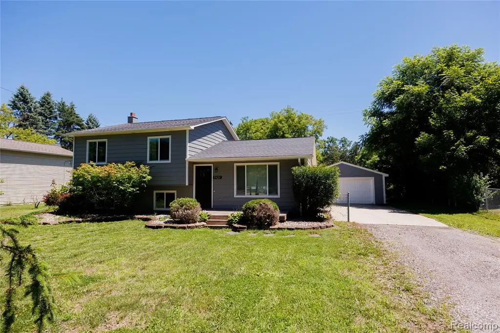 9420 Denton Hill, Fenton, MI  - Image #1