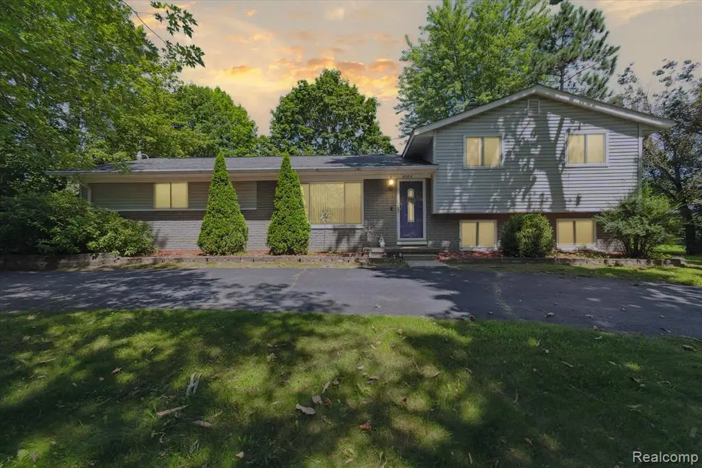 4304 Woodcock, Highland, MI  - Image #1