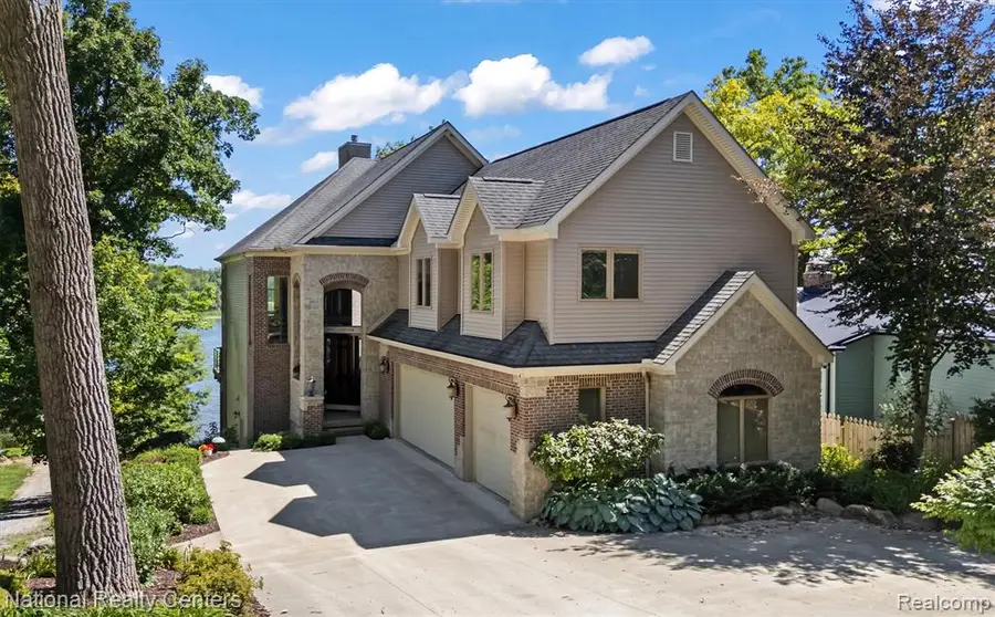 5619 Lakeview, Hadley, MI  - Image #2