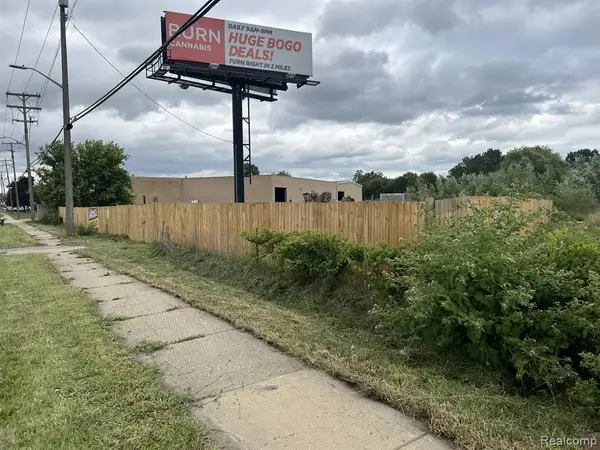 24450 Groesbeck, Warren, MI 