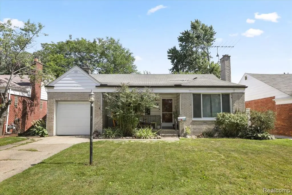20871 Van Antwerp, Harper Woods, MI  - #1