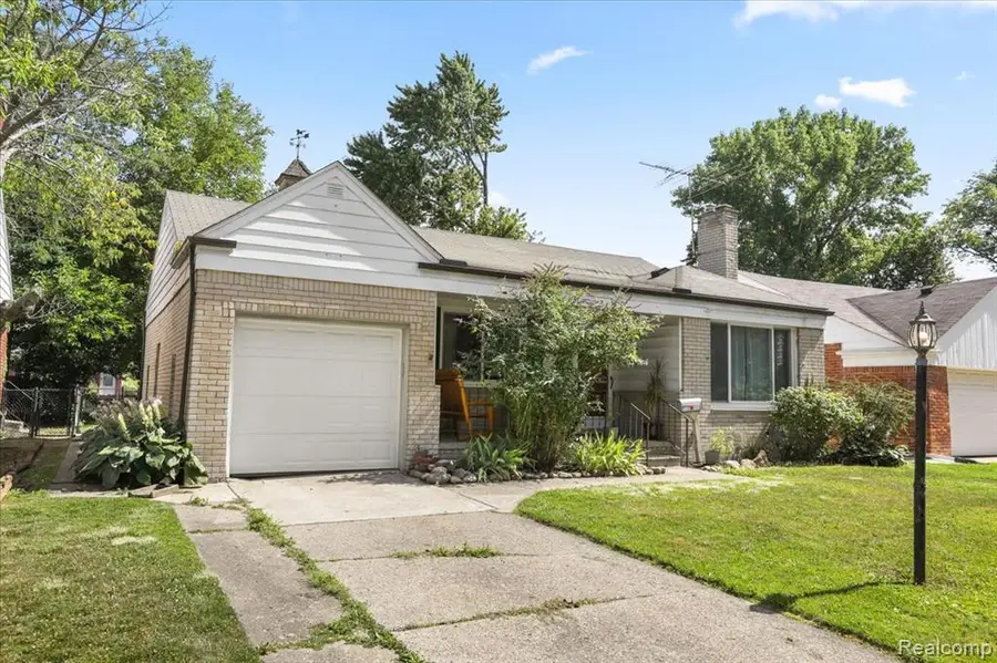 20871 Van Antwerp, Harper Woods, MI  - #2
