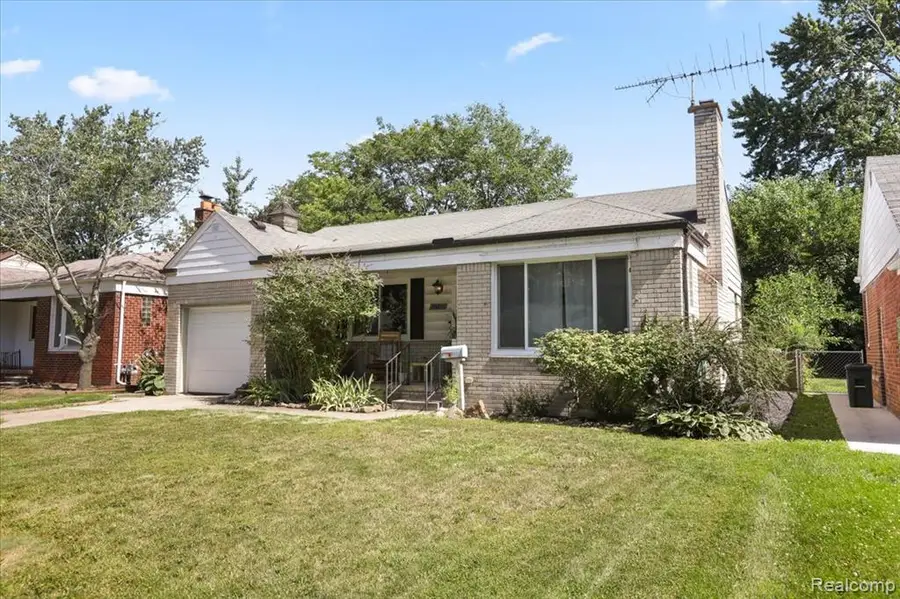 20871 Van Antwerp, Harper Woods, MI  - #3