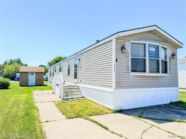 43636 Teal Cir, Clinton Township, MI 48036