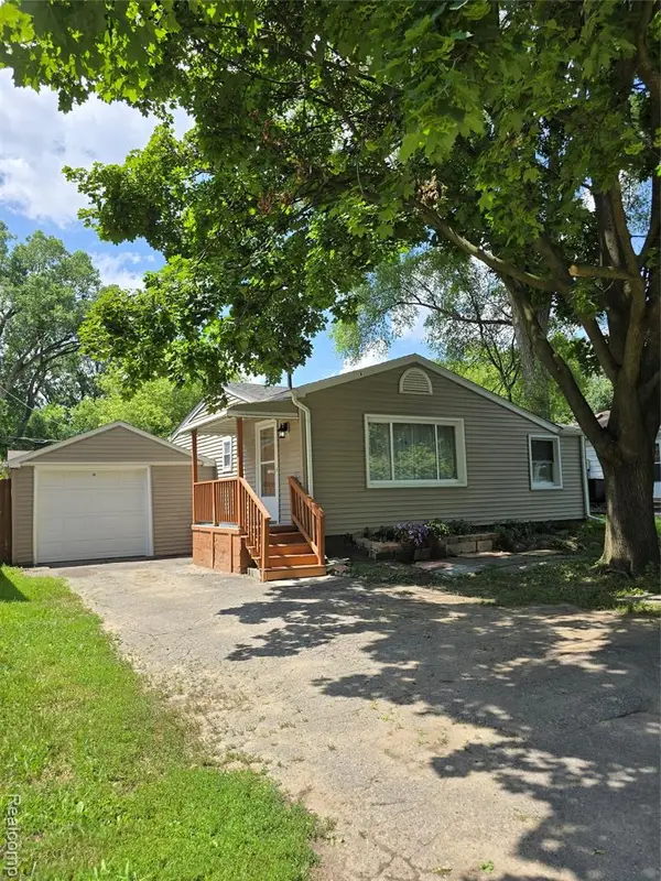21411 Collingham, Farmington Hills, MI 