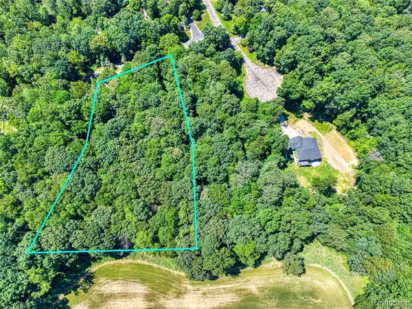 5663 Iosco Mountain, Gregory, MI 