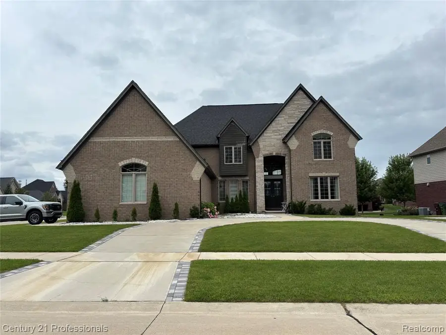 55667 Lochmoor, Shelby Charter Township, MI 48316 - Image #2