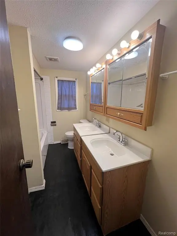 2517 Mackinaw, Saginaw, MI 48602 - #3