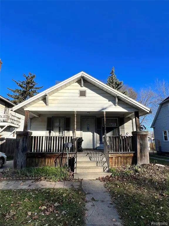 1946 Gratiot, Saginaw, MI 48602