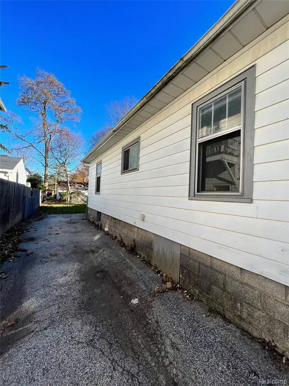 1946 Gratiot, Saginaw, MI 48602 - #3
