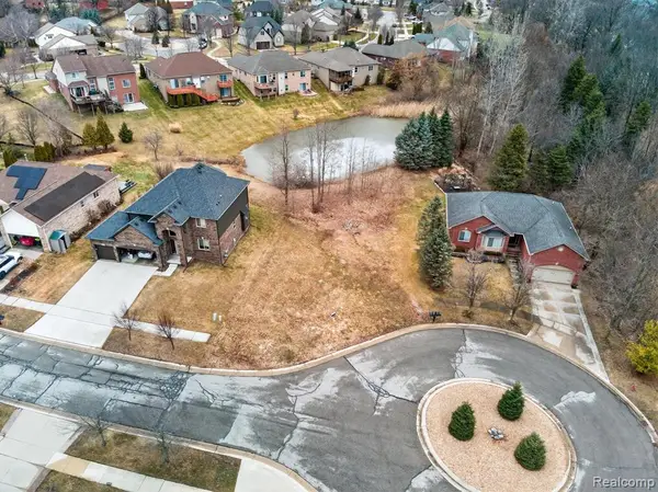 3633 Thornwood, Auburn Hills, MI 