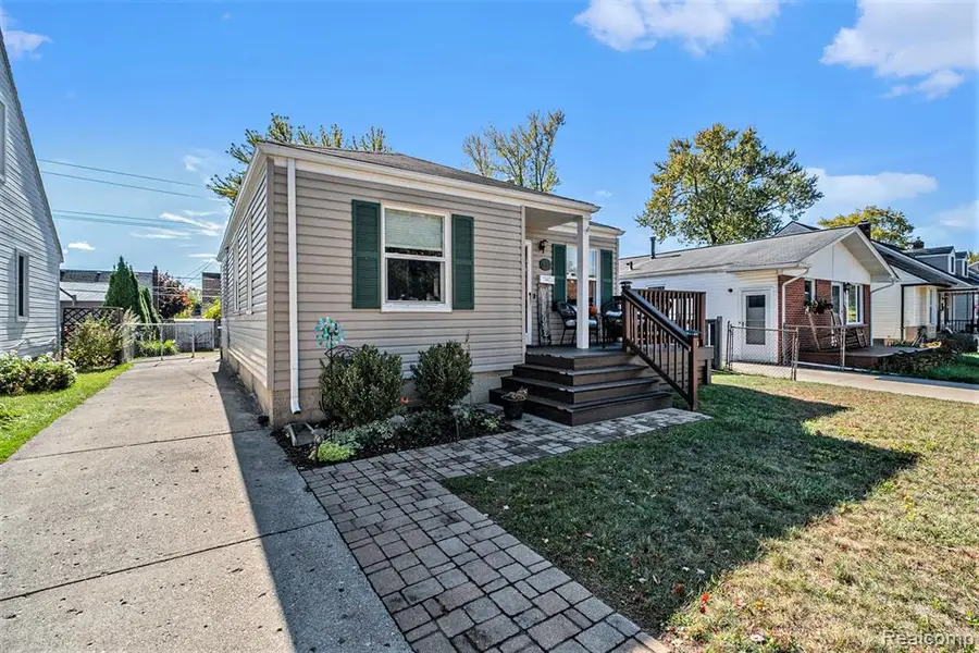 1197 Columbia Rd, Berkley, MI  - Image #3