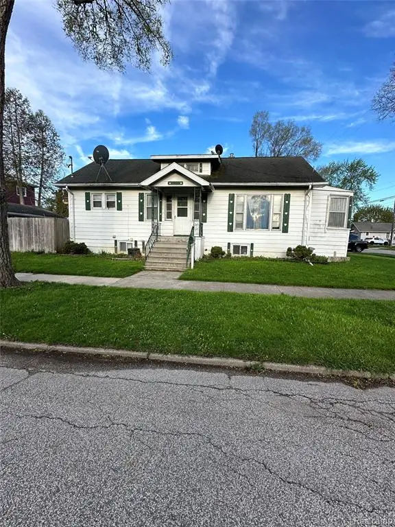 2341 N Clinton, Saginaw, MI 48602