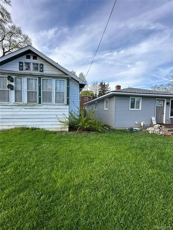 2341 N Clinton, Saginaw, MI 48602 - #2
