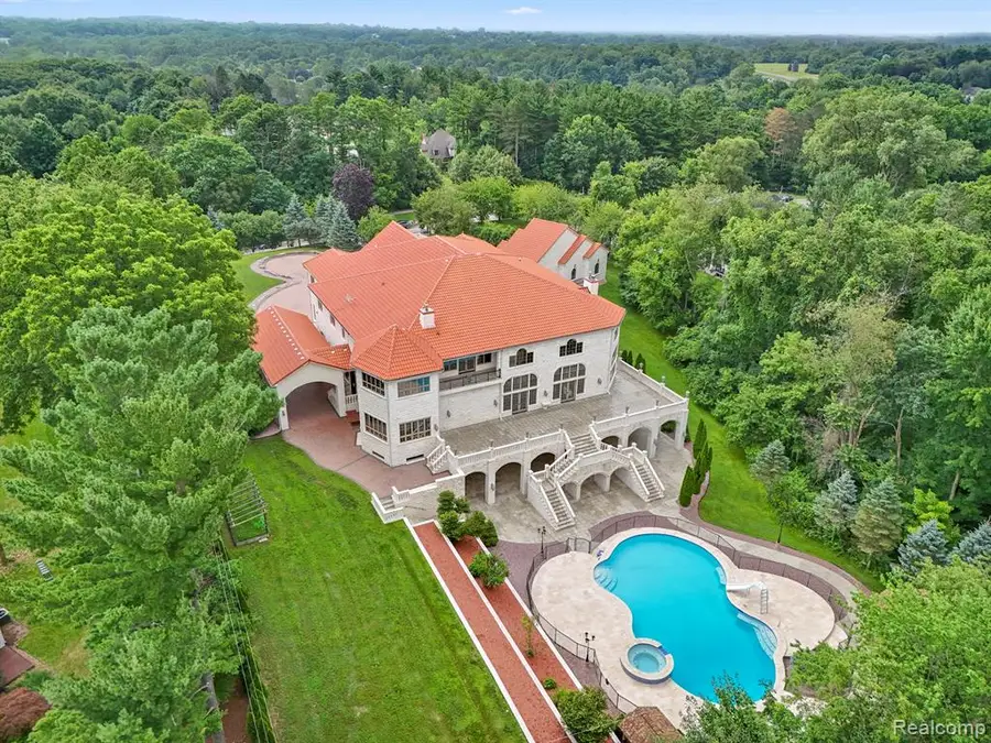 18585 Sheldon, Northville, MI  - Image #2