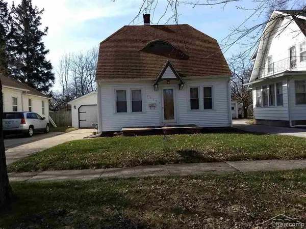 1717 Ottawa, Saginaw, MI 48602