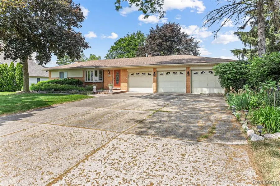 345 Beverly Island, Waterford, MI  - Image #2