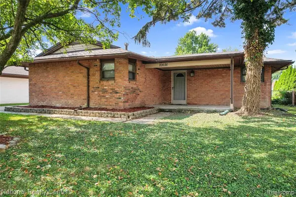 23030 Edgewater, Saint Clair Shores, MI 