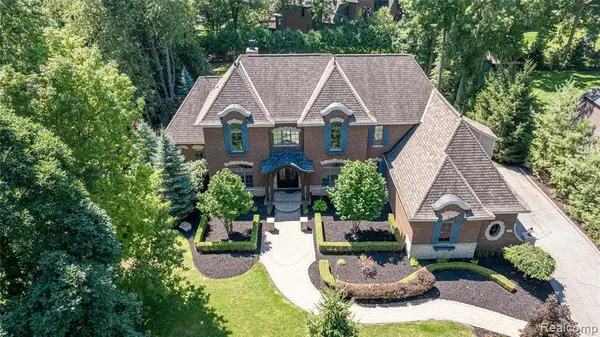 2707 Turtle Lake, Bloomfield Hills, MI 48302