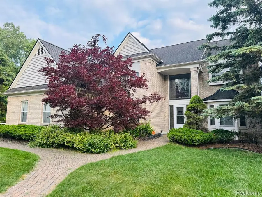 29301 Morningview, Farmington Hills, MI  - Image #2