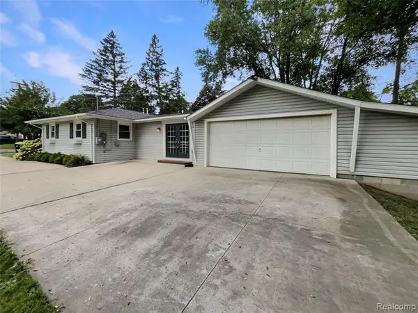 26018 Whipple, Novi, MI 