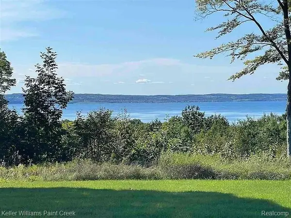 8050 Broken Rdg, Harbor Springs, MI 