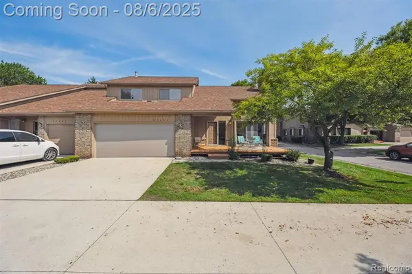 37484 N Laurel Park, Livonia, MI 