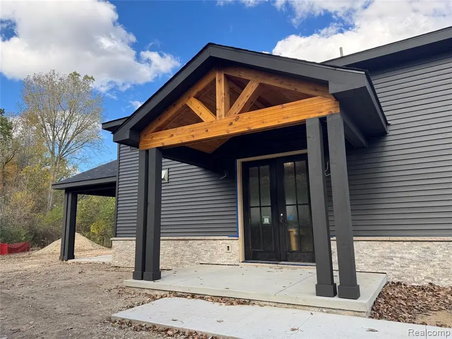 2568 Devondale, Rochester Hills, MI  - Image #2