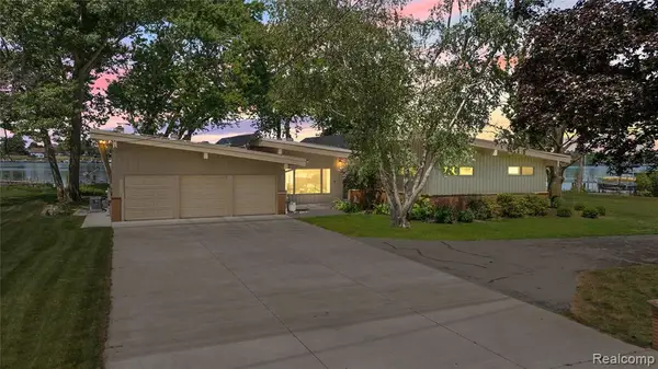 22442 W River, Grosse Ile, MI 