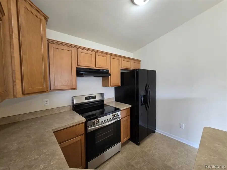 27601 Hidden Oaks, Brownstown, MI  - Image #3