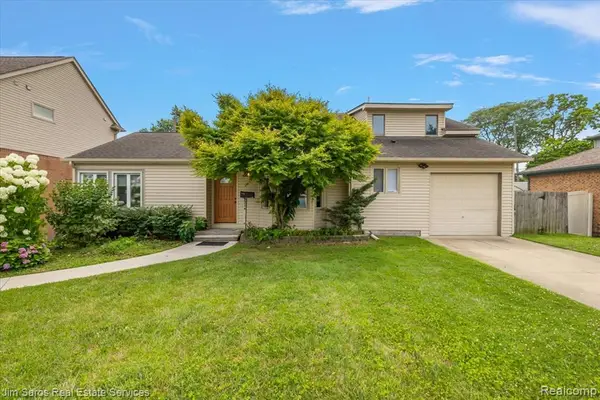 22470 Wildwood, Saint Clair Shores, MI 