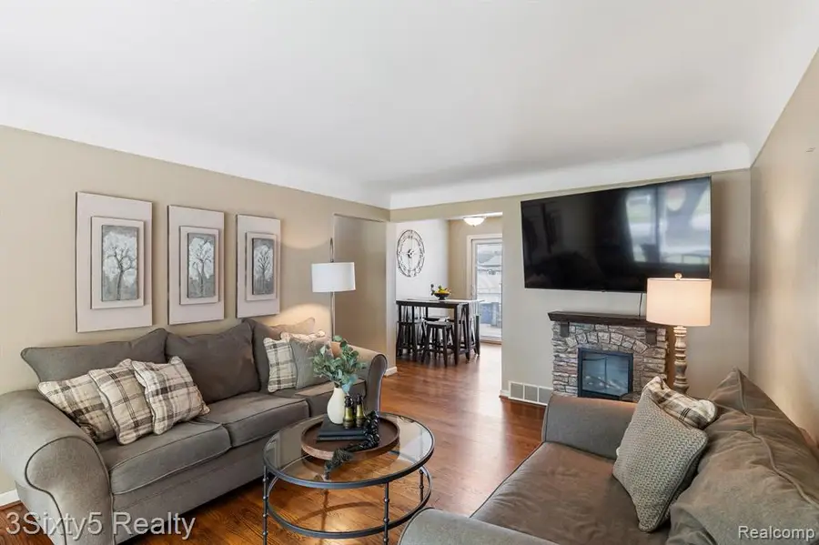 15711 Richmond, Southgate, MI  - Image #3