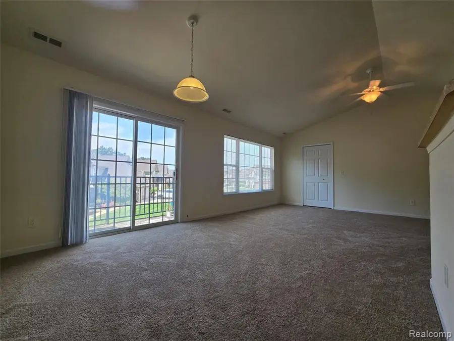 27640 Hidden Oaks, Trenton, MI  - Image #2