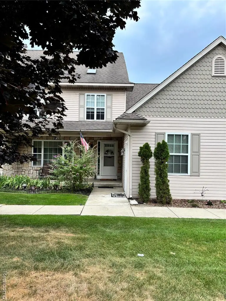 602 Fenton Commons #2, Fenton, MI  - Image #1