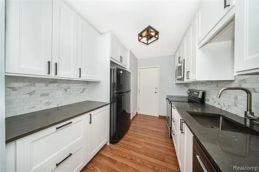 767 Skynob, Ann Arbor, MI  - Image #2