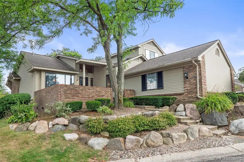 7208 Creeks Bend, West Bloomfield, MI  - Image #1