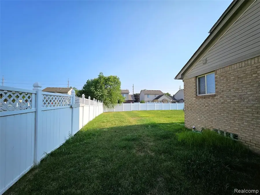 15801 Toulouse, Fraser, MI  - #3